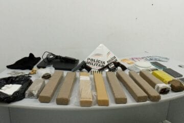 PM apreende revólver, barras de maconha e cocaína em Itabira