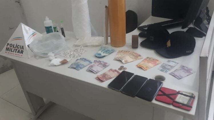 PM apreende mais de cem pedras de crack no Nova Vista