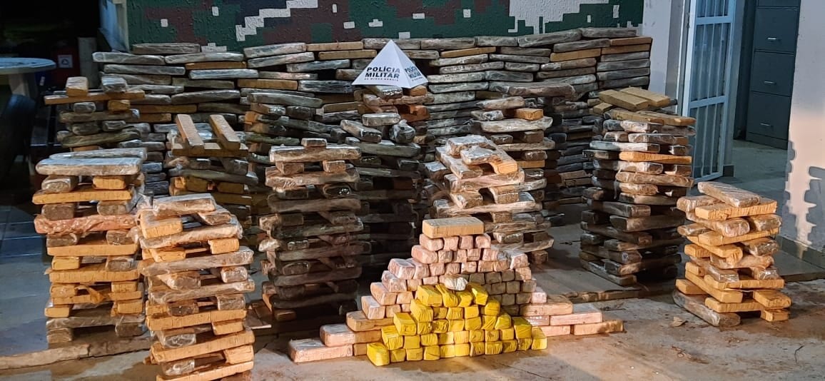 Polícia de Meio Ambiente encontra tambores enterrados com drogas