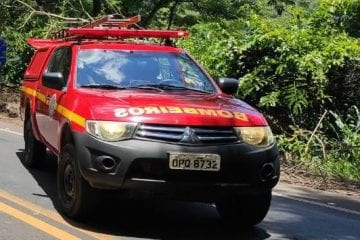 Bombeiros procuram homem que desapareceu no rio em Ferros