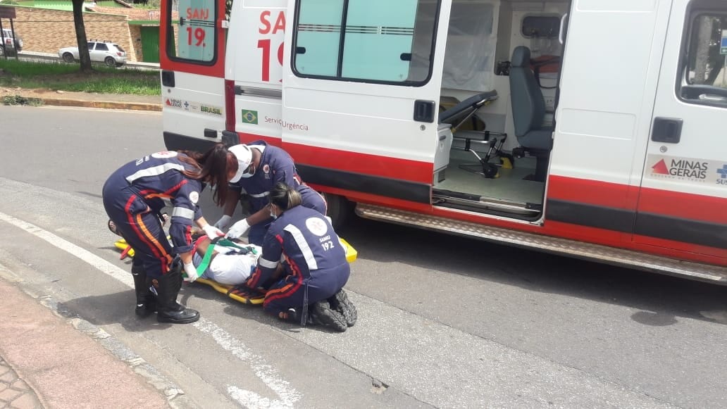 Acidente de trânsito deixa homem ferido na região central de Itabira