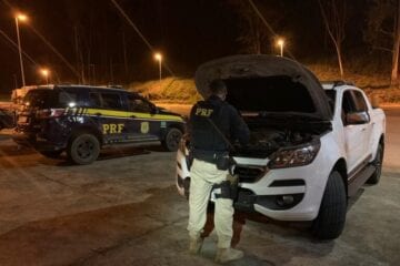 PRF recupera em Monlevade caminhonete roubada na Bahia