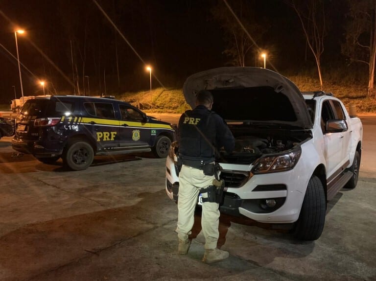PRF recupera em Monlevade caminhonete roubada na Bahia