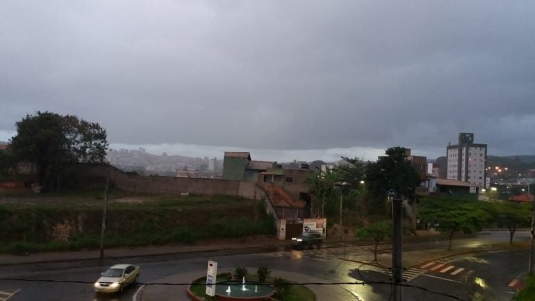 “Chuva de prata que cai sem parar…”. Confira a previsão do tempo desta sexta!