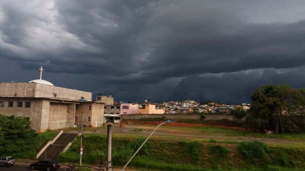 “Agora a chuva é temporal e todo céu vai desabar”; confira a previsão do tempo