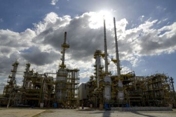 Petrobras aumenta preço da gasolina em cerca de 8% nas refinarias