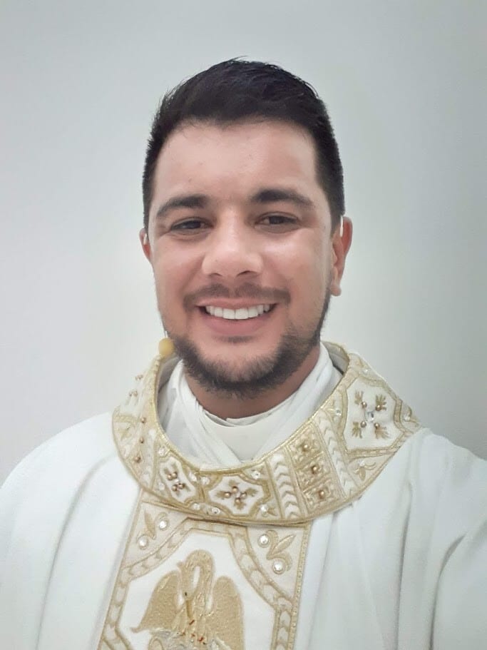 Padre Anderson Ferreira celebra 10 anos de ordenação com programação de missas