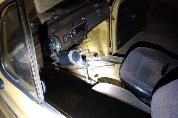 Motorista embriagado é preso após dirigir Fusca sem volante
