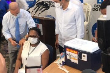 Primeira vacinada na Bahia pega Covid-19 antes da 2ª dose