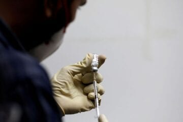 Brasil receberá primeiro lote de vacinas da Covax Facility