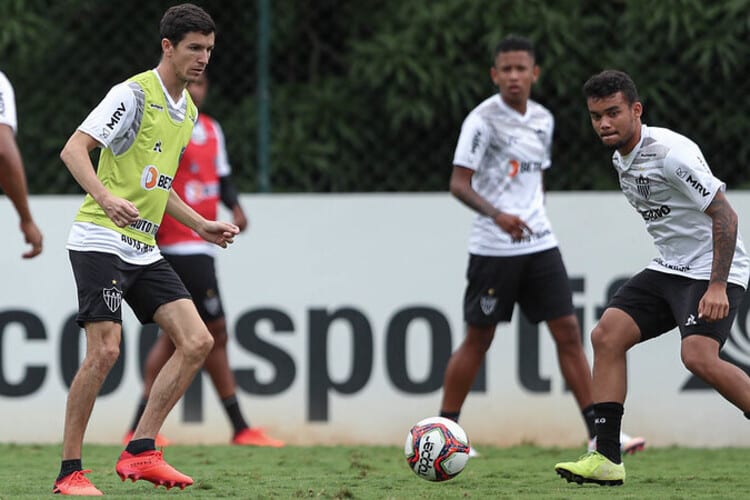 Nacho já treina normalmente no Atlético, mas ainda não sabe quando estreará