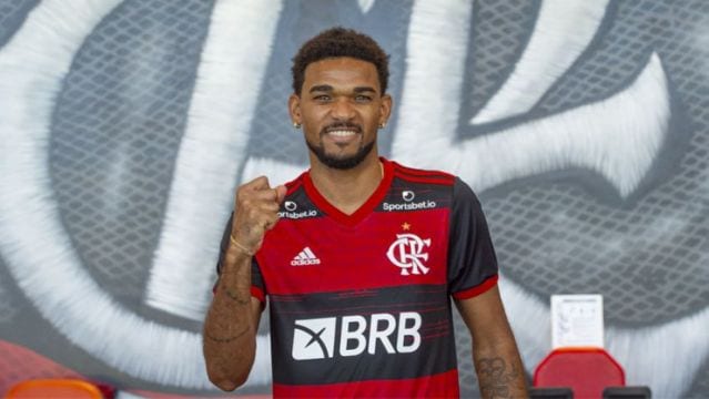 Ex-Cruzeiro, Bruno Viana fica de fora da estreia do Fla no Carioca