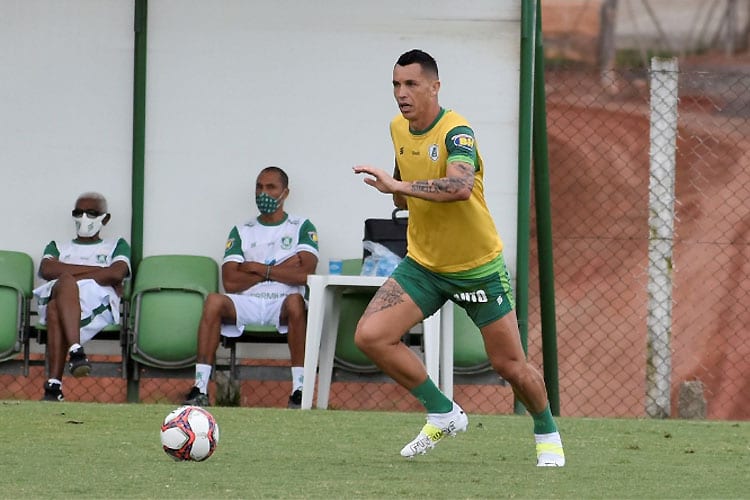 América revela mais três casos de COVID-19 no grupo profissional