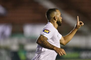 América vence Athletic e assume a liderança do Campeonato Mineiro