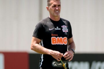 Com suspeita de 11º caso de COVID, Corinthians usará lateral de 16 anos