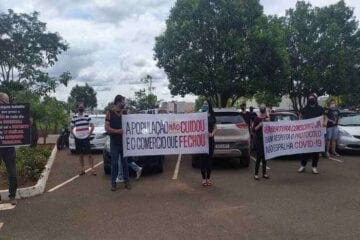 ‘Tenho vergonha na cara’, diz prefeito a manifestantes em Patos de Minas