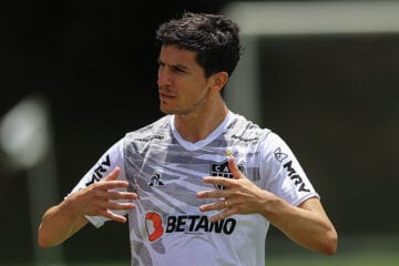 Data marcada para estreia? Interino do Atlético comenta situação de Nacho