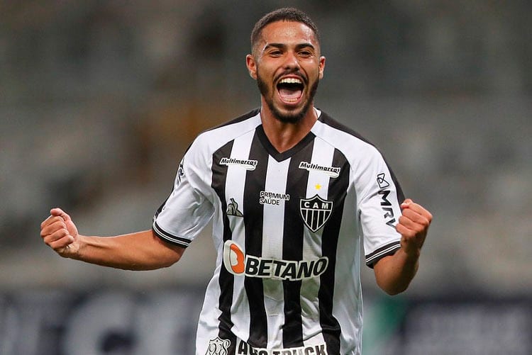 Calebe e Júlio César marcam em vitória do Atlético e ganham elogios