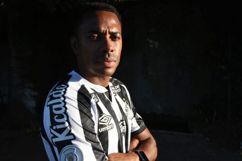 Vídeo: Robinho se pronuncia após suspensão de contrato com o Santos