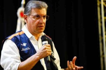 ‘Quis tomar a vacina para dar exemplo’, diz secretário da Saúde de MG