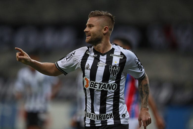 Sasha é sondado por Flu e São Paulo, mas Atlético deve mantê-lo