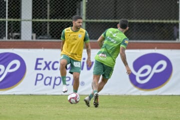 Diego Ferreira treina com bola e ‘acelera’ transição física no América