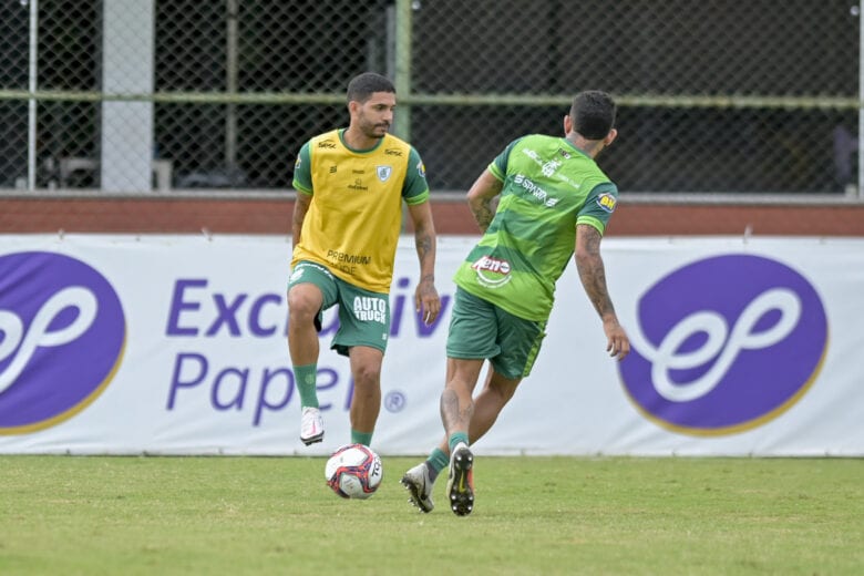 Diego Ferreira treina com bola e ‘acelera’ transição física no América