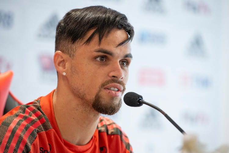 Michael descarta ser emprestado pelo Flamengo: ‘Vou esperar minha chance”