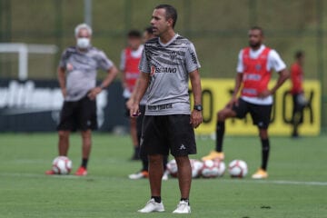 Sem Cuca em BH, comissão planeja treinos e deve comandar Atlético no sábado