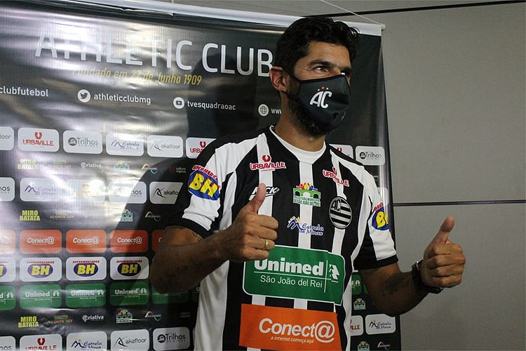 Cruzeiro revê ‘algoz’ Loco Abreu em jogo contra o Athletic pelo Mineiro