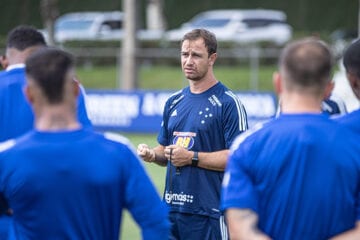 À espera de Manoel, Cruzeiro terá 7 sessões de treino até jogo com América