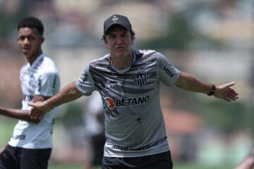 Atlético: Cuca diz não se apegar a volantes marcadores e centroavantes