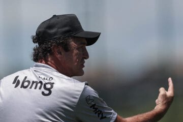 Cuca tem elenco quase completo à disposição em segundo treino no Atlético