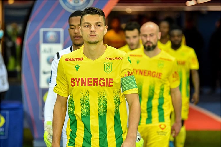 Ex-América, Andrei Girotto vira zagueiro na França e é referência no Nantes