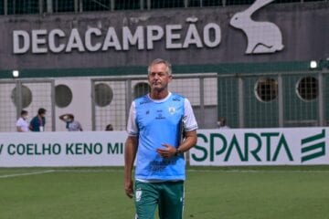 ‘Pedido para parar o futebol é de pai, nunca foi político’, diz Lisca