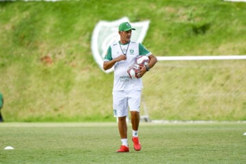 Com novidades, Lisca define escalação do América para jogo contra o Treze