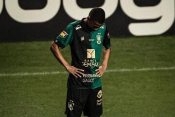 América: chamado de ‘moleque’ por Alencar, Ademir posta mensagem religiosa
