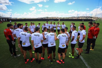 Cuca avalia jogadores do Atlético no dia a dia antes de pedir reforços