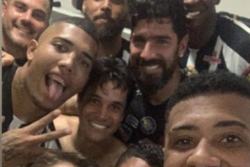 Jogadores do Athletic se despedem de Loco Abreu, que voltará ao Uruguai