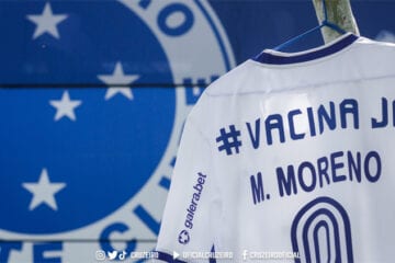 Cruzeiro vai a campo contra o América com camisa pedindo ‘vacina já’
