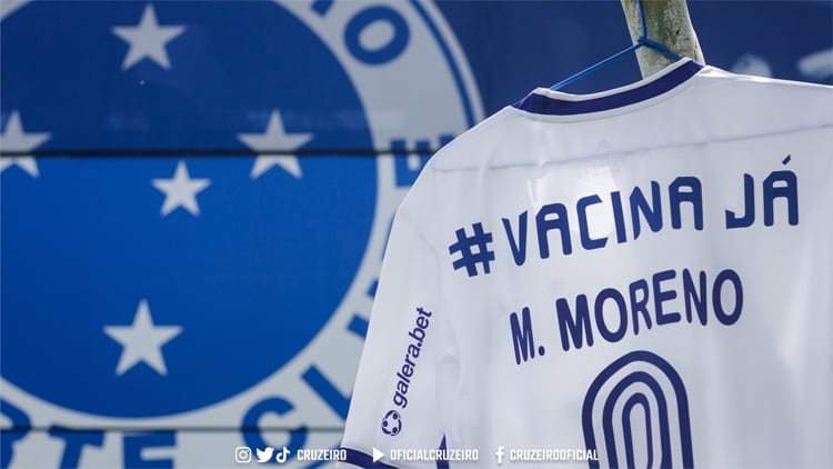Cruzeiro vai a campo contra o América com camisa pedindo ‘vacina já’