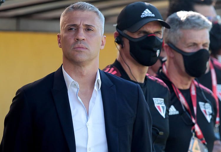 Após ‘elenco curto’ com Diniz, São Paulo recheia o grupo para Crespo