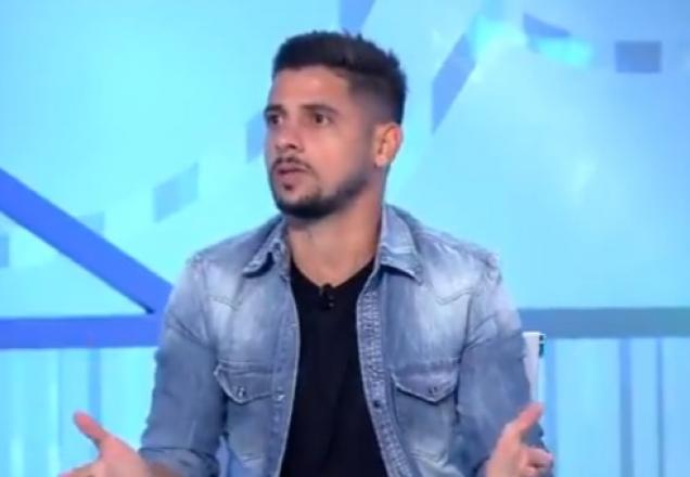 Magoado, Cicinho diz que pagou para jogar no Atlético