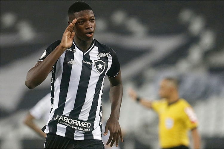 Fluminense manifesta interesse em atacante Matheus Babi, do Botafogo