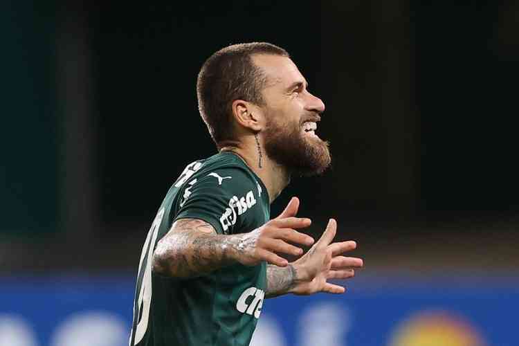 Mattos explica por que não conseguiu contratar Lucas Lima para o Atlético
