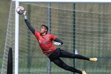 Atlético encaminha renovação do goleiro Matheus Mendes até 2023