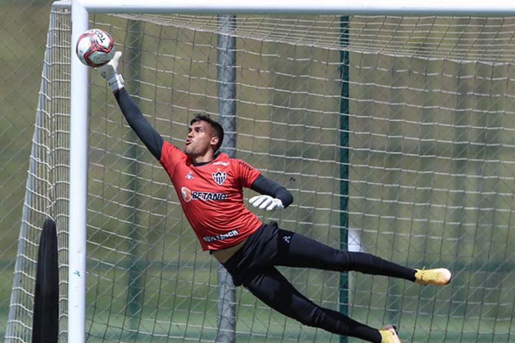 Atlético encaminha renovação do goleiro Matheus Mendes até 2023