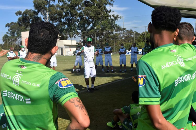 América encerra semana sem jogos com um olho no Uberlândia e outro no Galo
