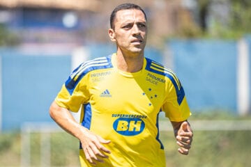 Anunciado como reforço na sexta, Rômulo realiza primeiro treino no Cruzeiro