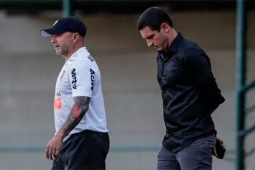 Ex-diretor do Atlético dispara contra ‘secretário de Sampaoli’: ‘Mala’